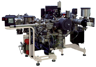 IMS 7f-GEO è un modello SIMS appositamente progettato per eseguire misurazioni ad alta precisione ed elevata produttività in campioni geologici, ovvero isotopi stabili, Elementi di terre rare, elementi in traccia. Viene anche utilizzato per analisi delle scienze dei materiali e studi ambientali.