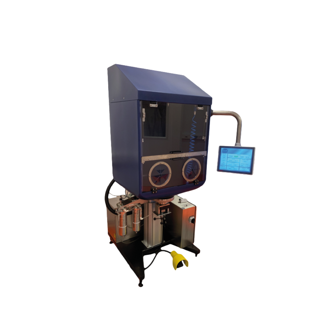 Cleanliness Cabinet CC G4, sistema ergonomico per l’estrazione di particelle da componenti industriali, con touchscreen, controllo del flusso e filtro a cascata.
